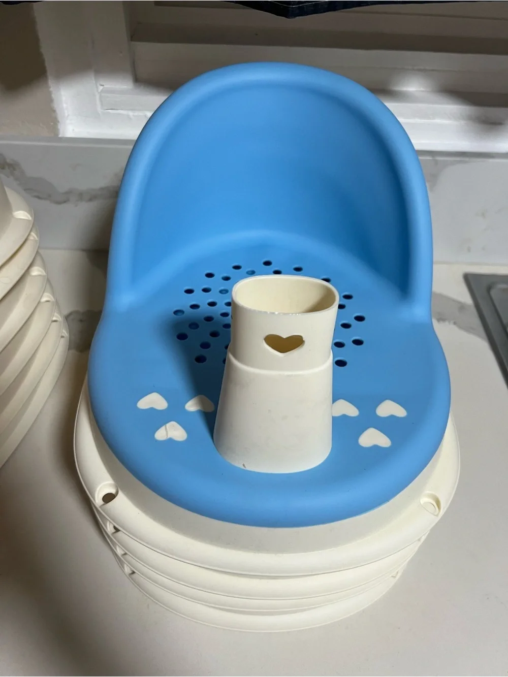 Baby Bath Seat with Heart Drain in Blue - Unbranded